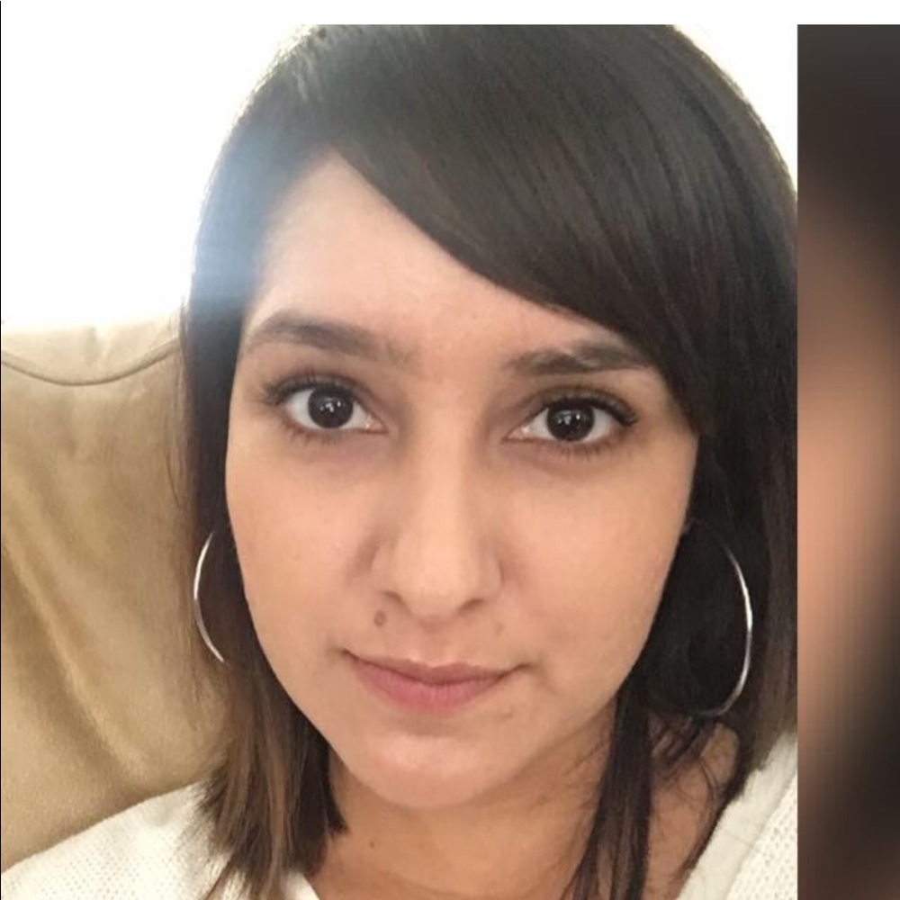 Meet your Posher, Alejandra